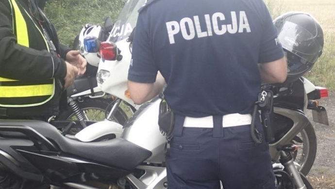 Kierowca osobówki wymusił pierwszeństwo. Motocyklista i pasażerka z licznymi obrażeniami