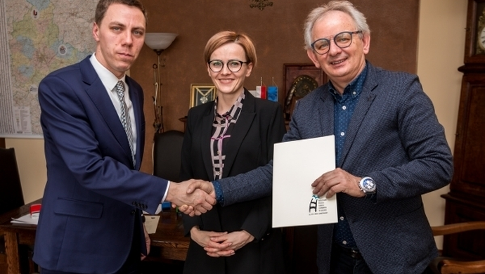 SP1 we Wschowie podpisuje umowę o współpracy z PWSZ w Lesznie