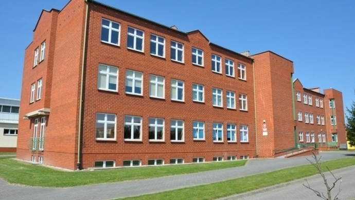 Egzamin gimnazjalny nie jest zagrożony. W komisjach nauczyciele i osoby z przygotowaniem pedagogicznym