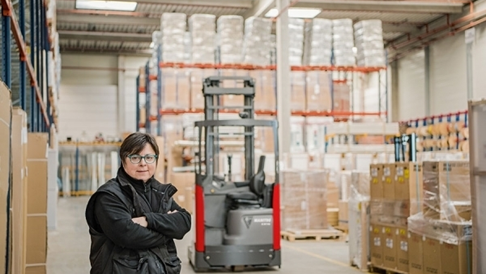 Wózek widłowy boczny (reach-truck) - niezawodny i wydajny! Gdzie kupić najtaniej?