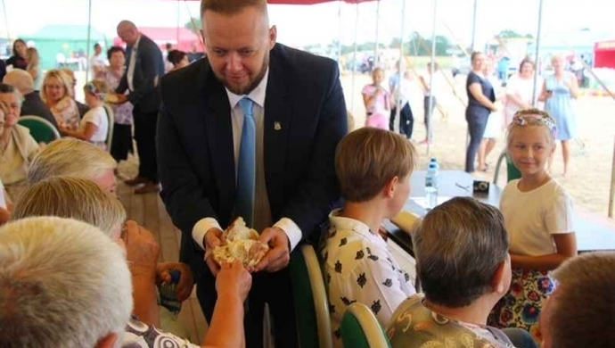 Fantastyczna, bezpieczna zabawa na Dożynkach Gminnych w Karowie