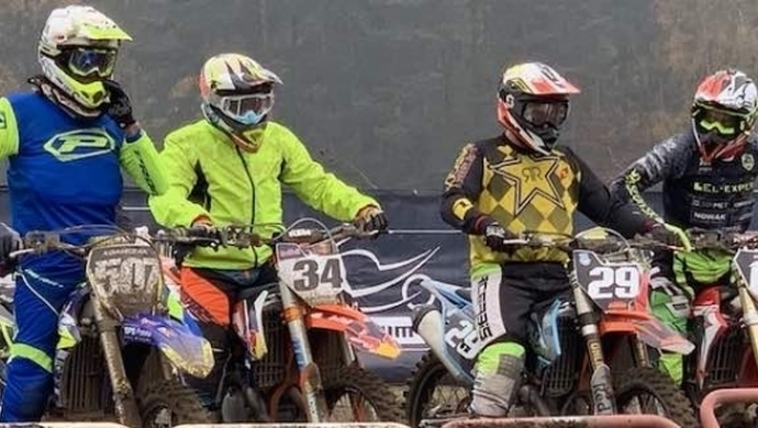 - motocross z okazji Święta Niepodległości