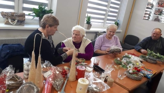 Świąteczne warsztaty rękodzieła w Klubie Senior+