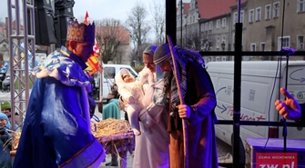 Orszak Trzech Króli we Wschowie i wspólne kolędowanie wiernych ze wszystkich parafii