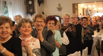 Lucyna Omieczyńska: Cieszcie się państwo miłością najbliższych, ich szczęściem i osiągnięciami. Nowy rok w UTW