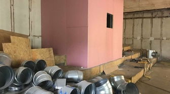 Kabina operatora kina zamontowana