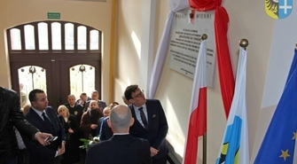 Uroczyste odsłonięcie tablicy w Staszicu