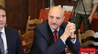 Gliński: Może komuś podoba się pięć rur, które idą pod sufitem