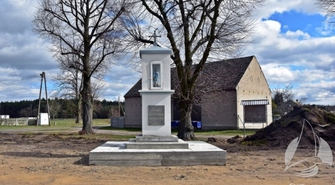 Skrzyknęli się w celu uporządkowania placu w środku wsi