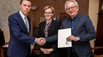 SP1 we Wschowie podpisuje umowę o współpracy z PWSZ w Lesznie