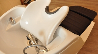 Myjnie fryzjerskie – wybierz najlepszą do salonu!