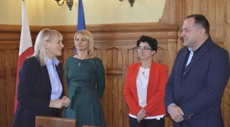 - awans po zdanym egzaminie