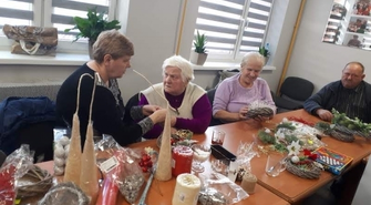Świąteczne warsztaty rękodzieła w Klubie Senior+