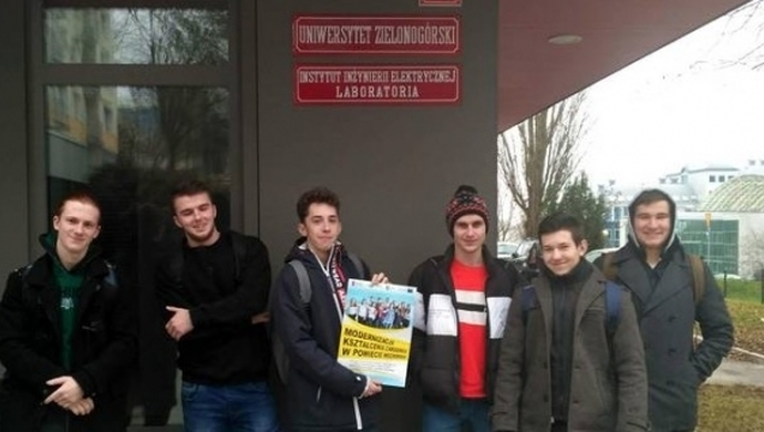 - uczniowie Staszica realizują projekt