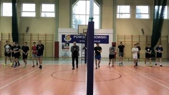 w piłkę nożną i siatkową 