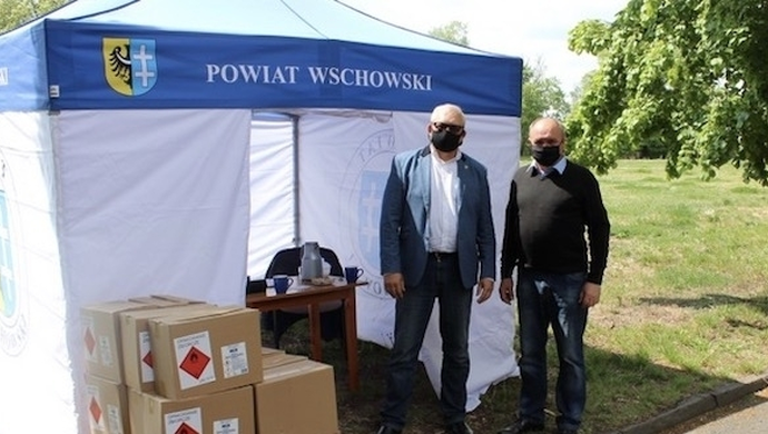 Starosta przekazał płyny dezynfekujące