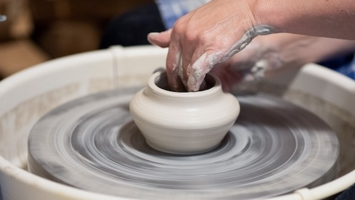 Zalety zestawów deserowych z porcelany