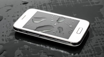 Jak uratować zalany telefon?