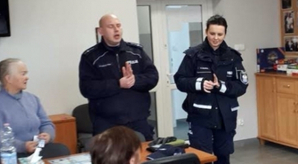- policjanci edukowali seniorów