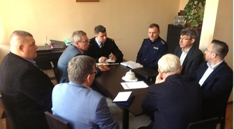 - spotkanie z przedstawicielami służb