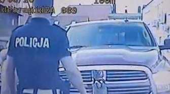 Kobieta miała problemy z oddychaniem. Dzięki policyjnej eskorcie szybko dotarła do szpitala