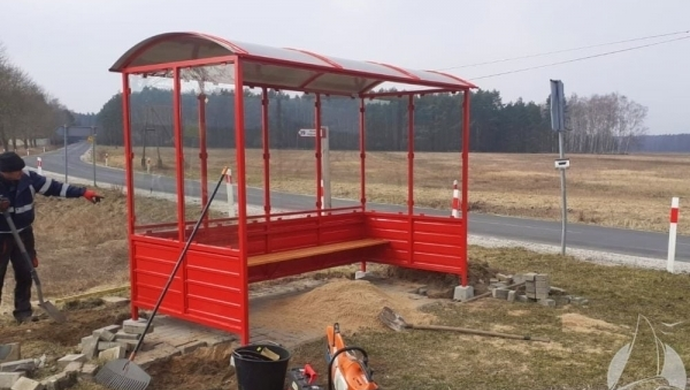 Ochroni przed wiatrem i deszczem