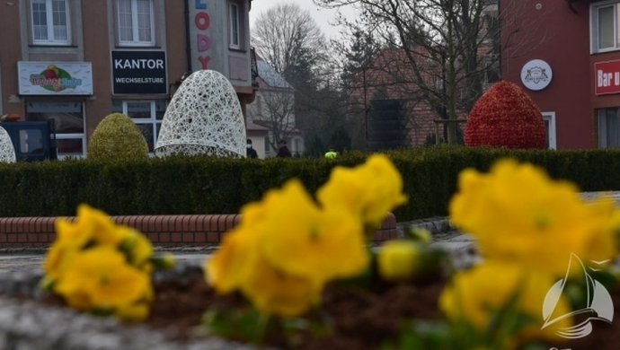 Świecące pisanki na rynku w Sławie