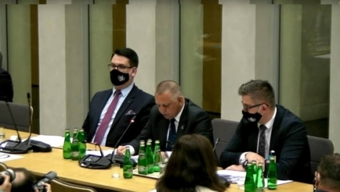 - obrady nagle zamknięto