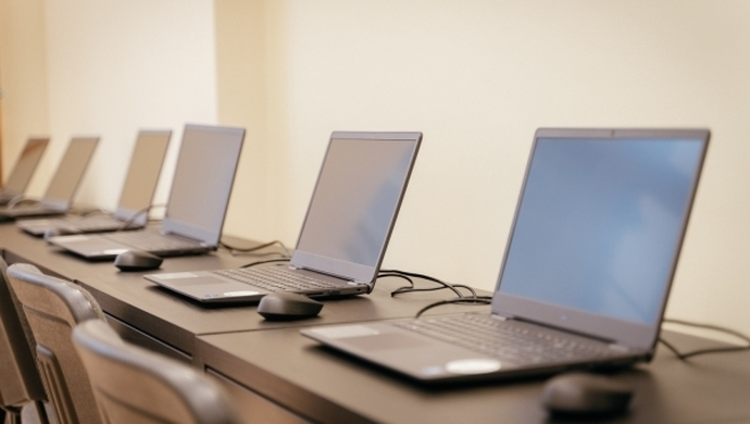 Nowe komputery dla uczniów liceum we Wschowie od Stena Recycling