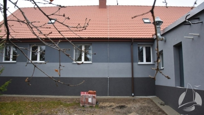Sala w Starym Strączu pięknieje