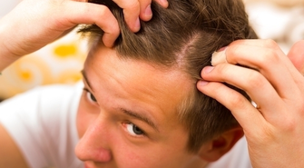 Jak radzić sobie z nadmiernym wypadaniem włosów?