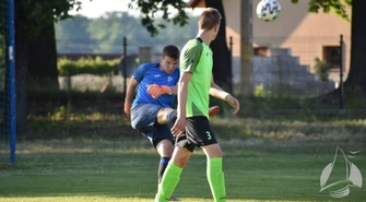 Dąb wygrywa w Nietkowie