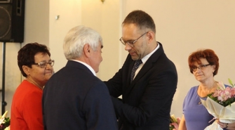 Burmistrz Antkowiak gratulował małżeństwom z wieloletnim stażem