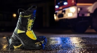 Obuwie strażackie - jakie ma znaczenie w akcji?