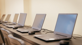 Nowe komputery dla uczniów liceum we Wschowie od Stena Recycling