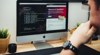 Software house. Ilu ludzi realnie tworzy dedykowaną aplikację?