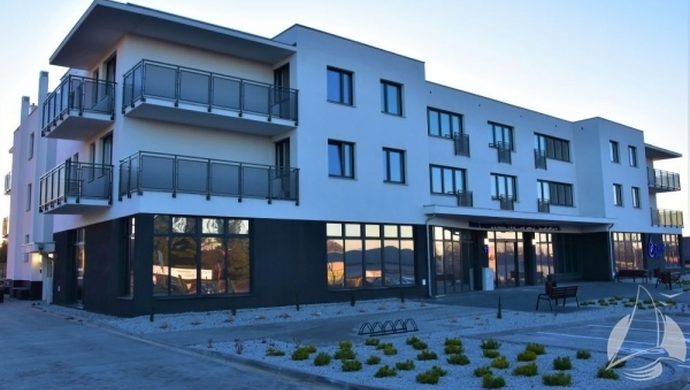 - przechodzą na pracę zdalną