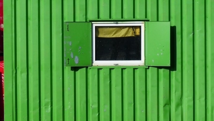 Wynajem kontenerów socjalnych odpowiedzią na kryzys migracyjny 