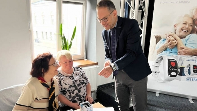 Bezpłatne opaski bezpieczeństwa trafiły do seniorów (VIDEO)