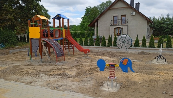 W Wyszanowie i Zamysłowie powstają nowe place zabaw i siłownie zewnętrzne