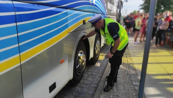Przed wakacyjnym wyjazdem warto sprawdzić autokar