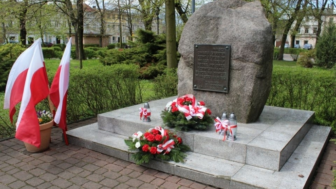 Maszt na flagę stanie na Rynku w Szlichtyngowie