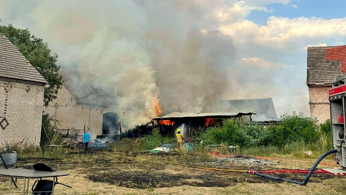 Ogień wybuch blisko zabudowań (ZDJĘCIA)