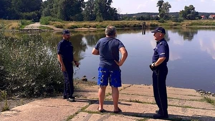 patrolując tereny przy rzece Odra
