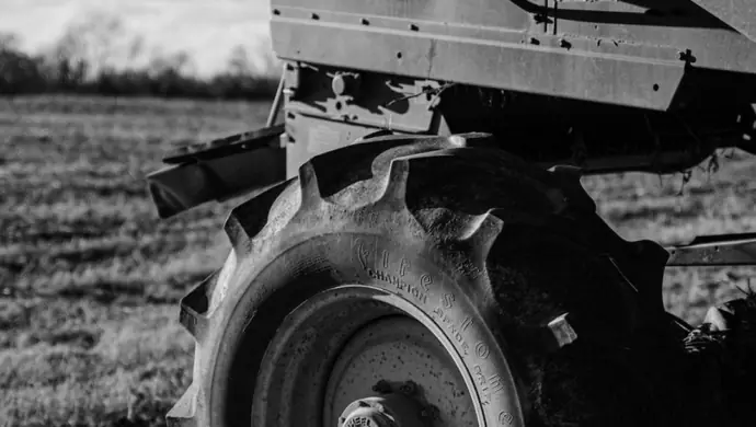 Tragedia w gminie Sława. 30-latek zginął podczas naprawy kombajnu