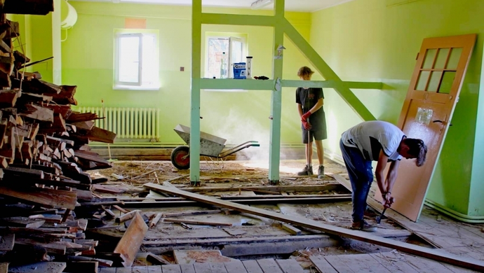 Trwa remont budynku po dawnej Szkole Podstawowej w Siedlnicy (ZDJĘCIA)