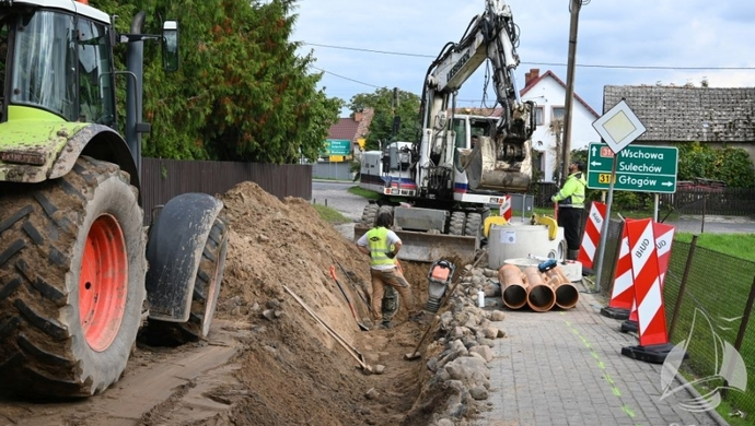 Trwa przebudowa drogi w Starym Strączu (ZDJĘCIA)