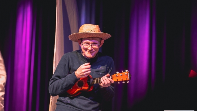 Spektakl uczestników Warsztatów Terapii Zajęciowej (VIDEO)