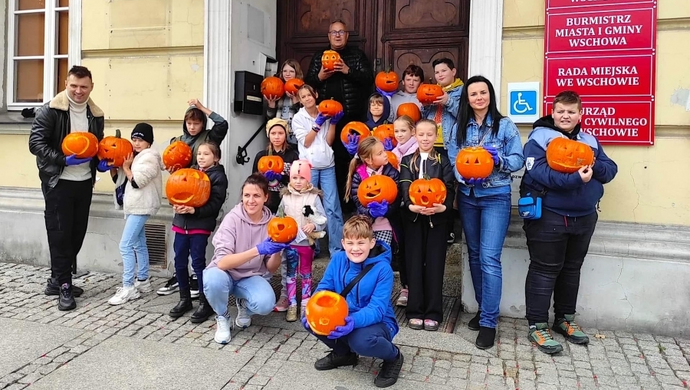Na wschowskim Rynku powstały dyniowe rzeźby (ZDJĘCIA)