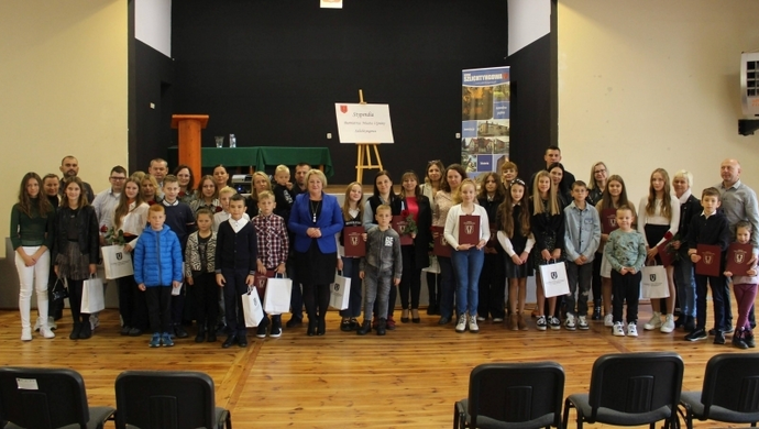 Uroczyste wręczenie stypendiów Burmistrza (ZDJĘCIA)